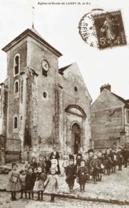 Ancienne carte postale - Église et école de Lassy (95) Ancienne carte postale - Église et école de Lassy (95)